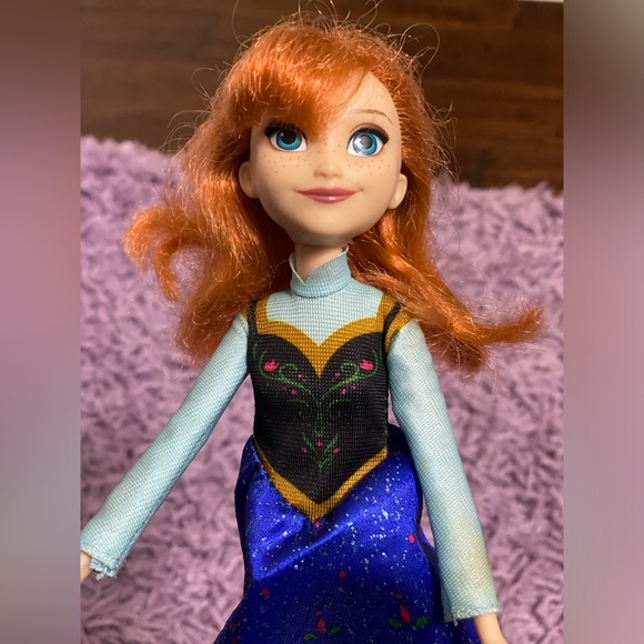 Frozen Bundle - Elsa & Anna dolls ❄️ 🏰 - Picture 5 of 15